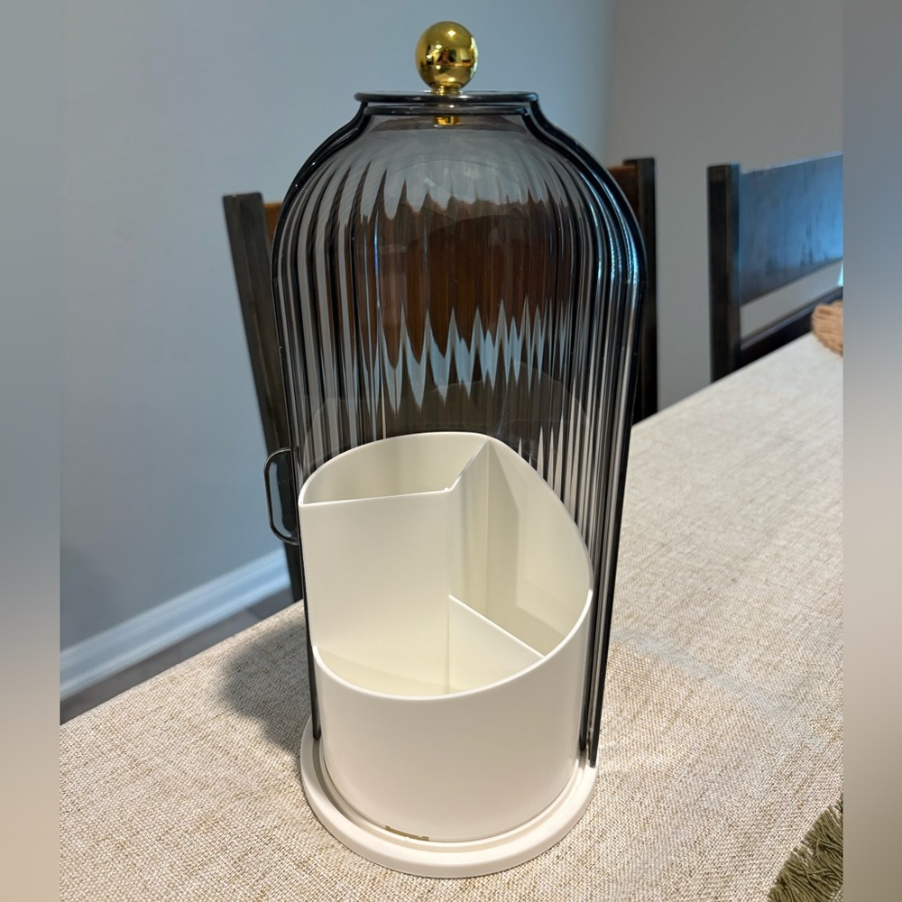 Toothbrush holder with sliding lid